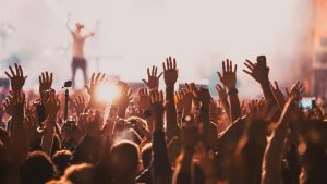 Perbedaan Gigs, Pensi, dan Konser